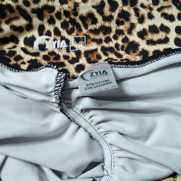 Zyia leapard print Scrunchy Hi rise 7/8 light and lux 24" 14 / 16 leggings - Picture 9 of 11